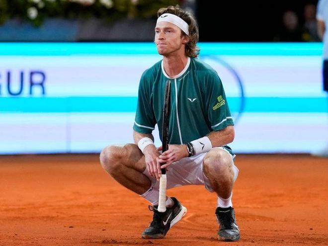 临危受命的 临危受命的